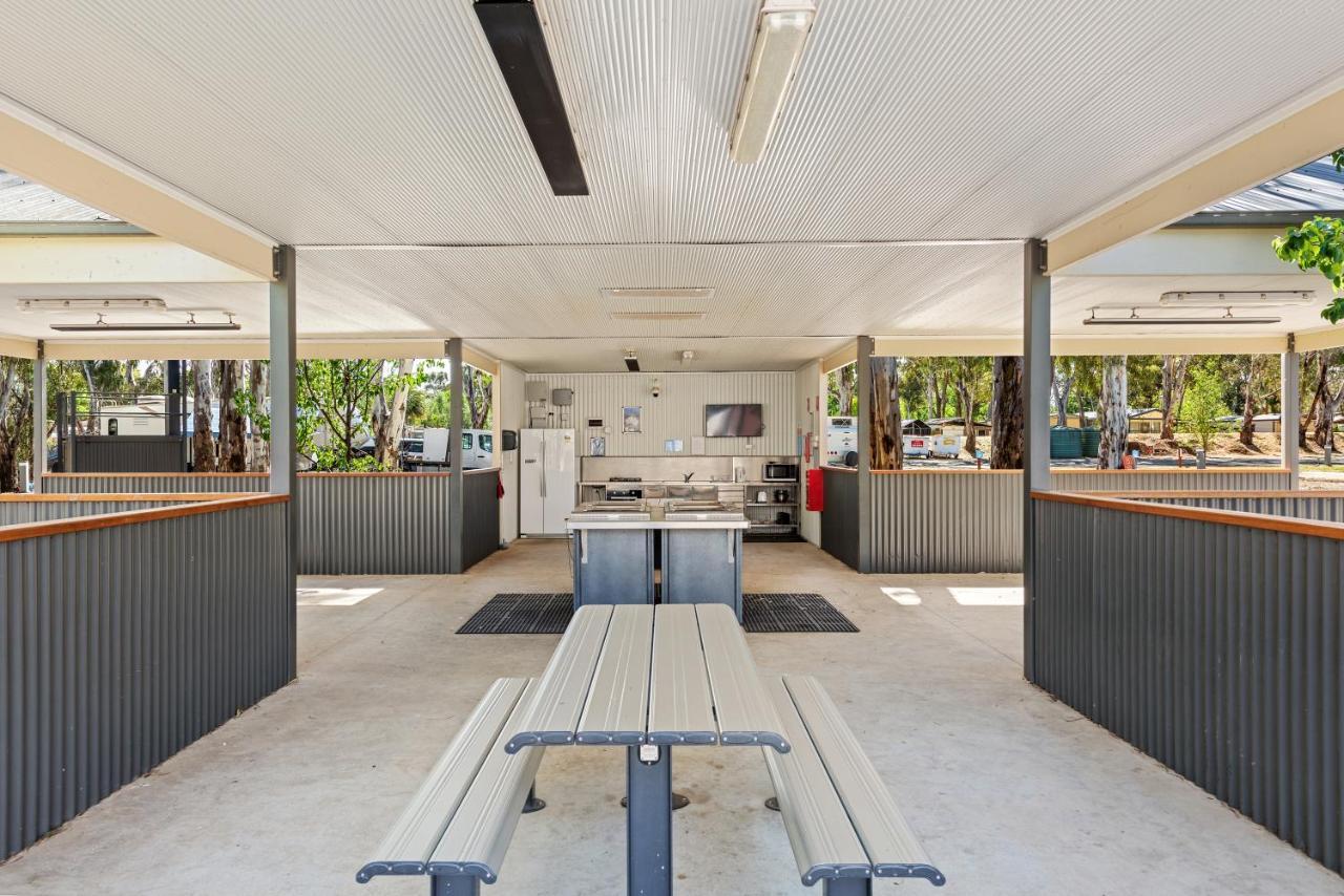 Discovery Parks - Maidens Inn Moama Bagian luar foto